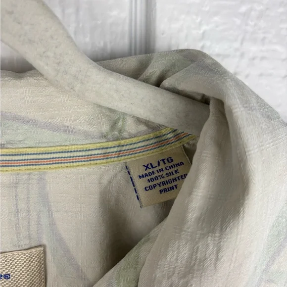 Tommy Bahama Men’s 100% Silk Light Green Leaf Button Down Shirt - Picture 4 of 6